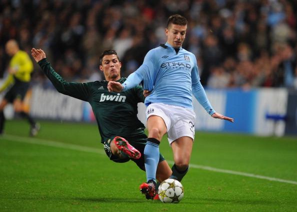 海港客战柔佛：维塔尔、亚历斯祖首发，陈威、张琳芃出战（海港客场挑战柔佛：维塔尔、亚历斯祖入列首发，陈威、张琳芃登场）