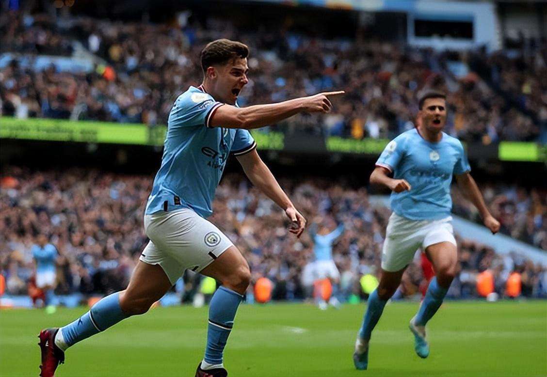 记者：凯恩已决定不在明夏激活解约条款，双方计划续约（记者：凯恩决定明夏不启用解约条款，双方拟续约）