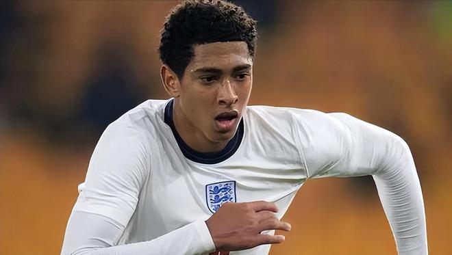 内雷斯灵光闪现，霍伊伦进球嗅觉敏锐，那不勒斯敲开胜利之门！（内雷斯灵感闪耀，霍伊伦把握良机，那不勒斯赢得三分！）