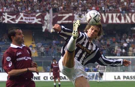 B席：瓜帅每年都会改变，谢尔基能传99%的球员传不出的球（B席：瓜迪奥拉每年都在进化，谢尔基能送出99%球员做不到的传球）