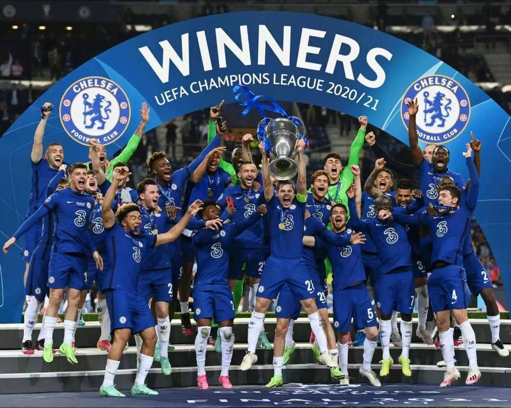 名宿：在我看来莱奥是边锋不是前锋；他配得上米兰10号球衣（名宿：莱奥更像边锋而非前锋，配得上米兰10号战袍）