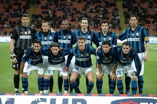 墨西哥一处世界杯训练场地状况百出：一角长满了树，边线是弯的（墨西哥一世界杯训练场问题频出：角落长树、边线不直）