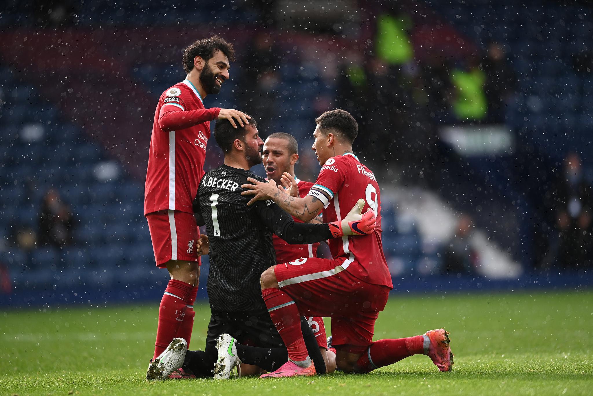 世体：皇马过度依赖库尔图瓦和姆巴佩，其余球员表现平平（世体：皇马对库尔图瓦和姆巴佩依赖过深，其余球员缺少亮点）