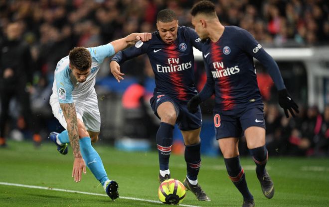 诺伊尔谈续约：取决于我的身体状态，明年3月我会认真考虑（诺伊尔：续约与否看身体情况，明年3月再做慎重决定）