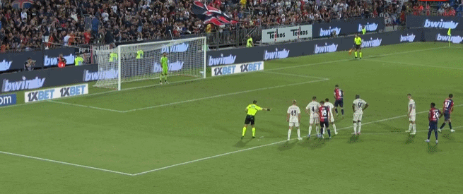 戴维对乌迪内斯的进球被吹越位，但VAR划线似乎存在问题（戴维对阵乌迪内斯破门被吹越位，VAR画线判定引质疑）