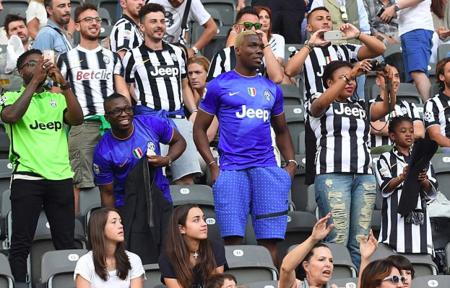 巴甲半场：克里斯蒂安头球破僵，克鲁塞罗暂1-0博塔弗戈（巴甲半场战报：克里斯蒂安头球先拔头筹，克鲁塞罗暂1-0领先博塔弗戈）