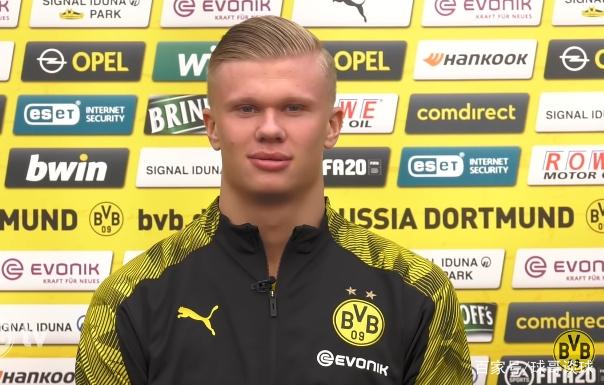 记者：加拉塔萨雷希望免费租借萨拉赫，合同半年800万欧