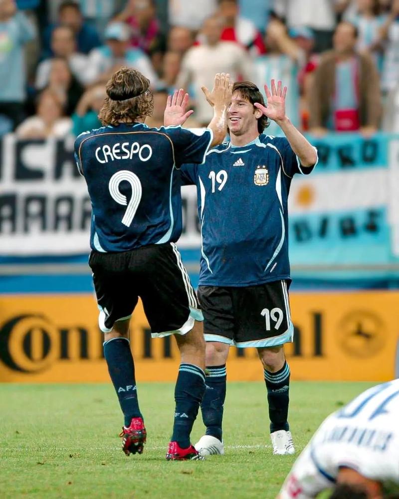 186场追平内马尔，阿劳霍升至巴萨队史拉美球员出场榜第十（阿劳霍出战186场追平内马尔，跻身巴萨拉美球员出场榜第十）