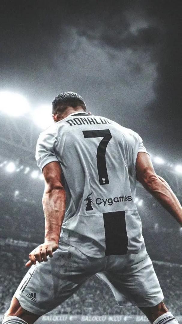 半场战报：皇马0-0塞尔塔，米利唐伤退，居莱尔射门偏出（半场速递：皇马与塞尔塔互交白卷，米利唐因伤离场，居莱尔射偏）