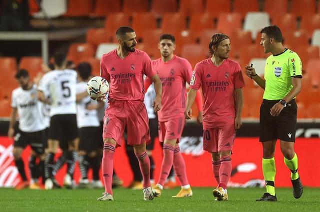 R.I.P.，佛罗伦萨小将理查德森的父亲、前NBA球星迈克尔-理查德森去世（前NBA球星迈克尔-理查德森辞世，佛罗伦萨小将理查德森痛失父亲）