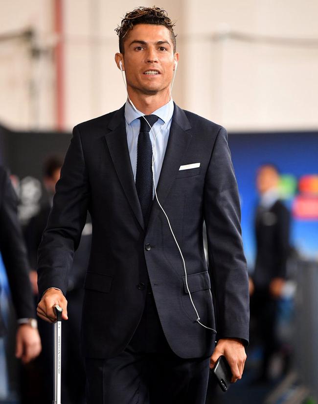 雷迪克执教水平上升，詹姆斯一数据联盟第一，湖人三巨头越打越猛（雷迪克执教提升，詹姆斯一项数据领跑联盟，湖人三巨头越战越勇）